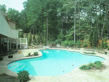 Small free form pool